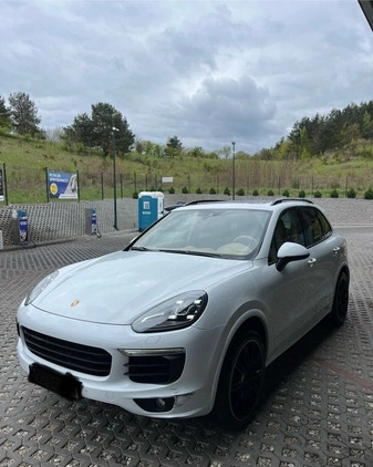 Porsche Cayenne cena 229000 przebieg: 175000, rok produkcji 2017 z Gdańsk małe 781